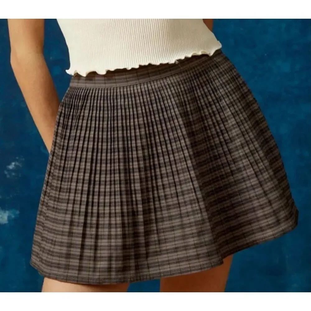 Urban Outfitters BDG Charcoal Plaid Pleated Mini Skirt Size Medium Petite